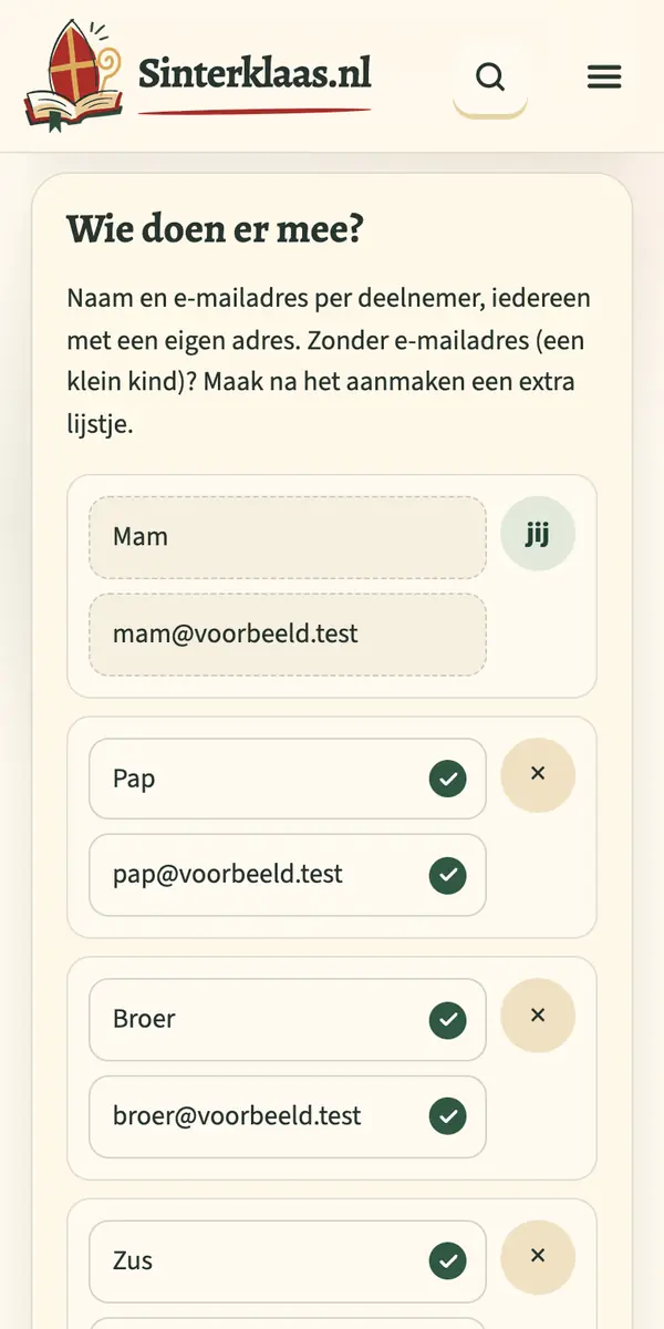 Het formulier Wie doen er mee?, ingevuld met Mam als organisator en Pap, Broer en Zus met hun e-mailadres